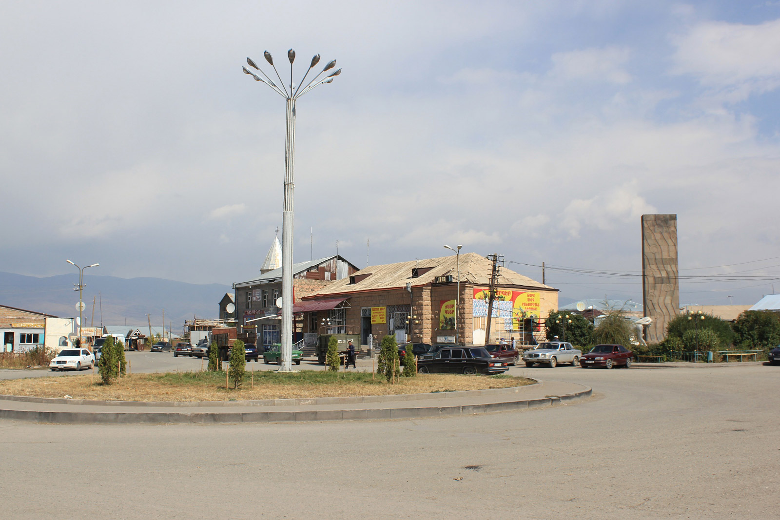 Vardenis (Վարդենիս, Варденис) (Photo license CC-BY-SA 3.0)